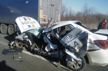 Mașină de poliție, implicată într-un grav accident la Buchin