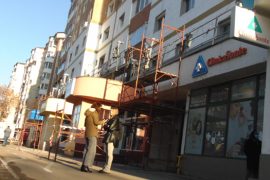 Miticii în eroare, oamenii cu ochii-n soare