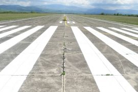 Pista betonată și pasagerii pot propulsa Aeroportul Caransebeș