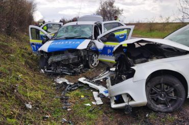 Trei poliţişti răniţi în accident, doi în stare gravă!