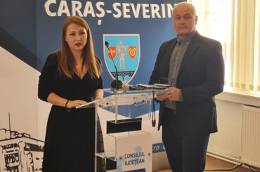 La Grădinari, se toarnă cu grijă stratul de… autostradă