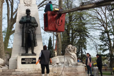 Statuia Generalului, ferchezuită de primăvară