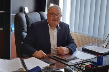 Primăria, cu ochii pe contoarele din școli