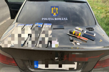 Urmărit internațional pentru trafic de migranți, prins pe DN 6 de polițiștii din Caransebeș