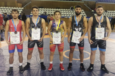 Cinci medalii pentru luptătorii reșițeni