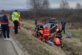 Doi copii, răniți într-un accident lângă Caransebeș