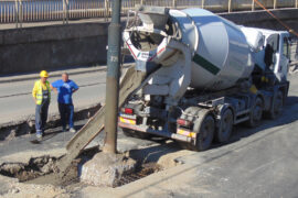 Tramvaiul vine de sus în jos