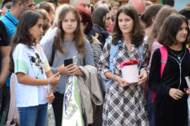 Clopoţelul sună mâine pentru 37.000 de elevi cărășeni