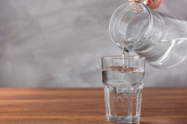 I-a cerut un pahar cu apă și l-a lăsat fără 800 de lei