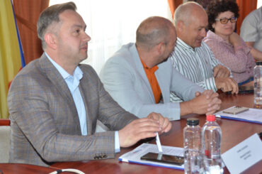 Apă și canalizare sau străzi ca după bombardament?