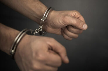 Polițistul șpăgar și-a cărat influența prin două județe