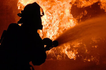 VIDEO! Lanț de incendii, întrerupt la Oțelu Roșu